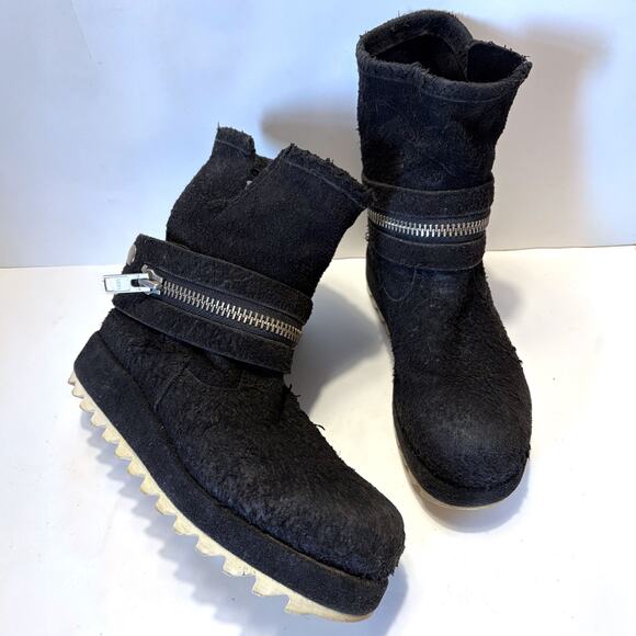 COMME DES GARCONS Textured Leather Zipped Ankle Boots in Black Size 8 - Picture 1 of 14